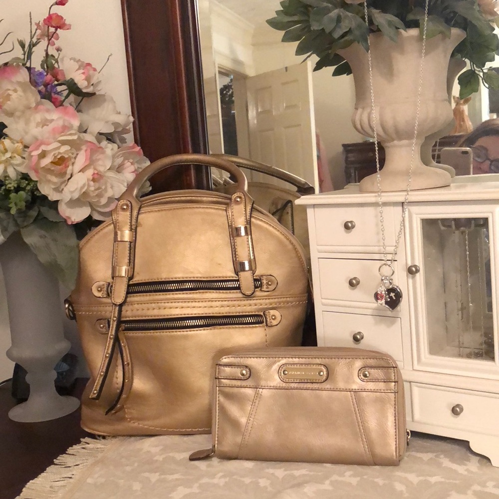 unbranded Bag with wallett.